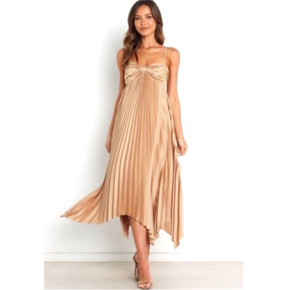 NWT Gold Pleated Lulu’s Vikki Dress